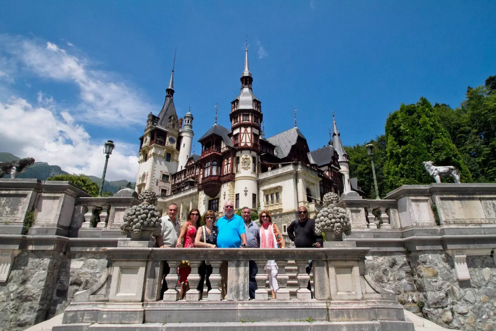 Tururi pe jos prin România, cu vibe și program clar